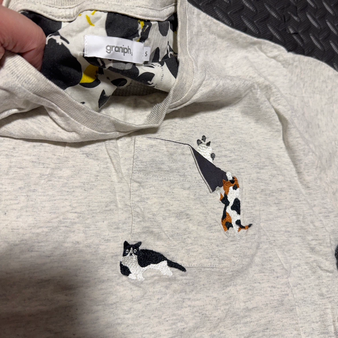 グラニフ 猫刺繍 Tシャツ Sサイズの写真2枚目