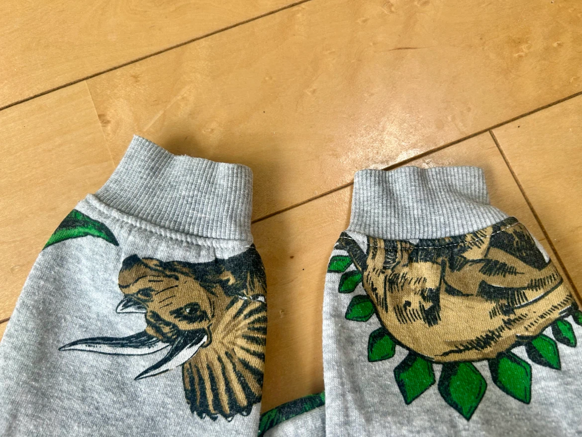 武蔵小杉★オマケ付き★H&M★ダイナソー フード付きパーカー グレー 90cm 子供服の写真6枚目