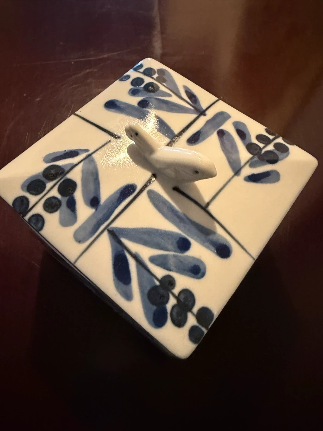 鳥モチーフ 蓋付き陶器小物入れ