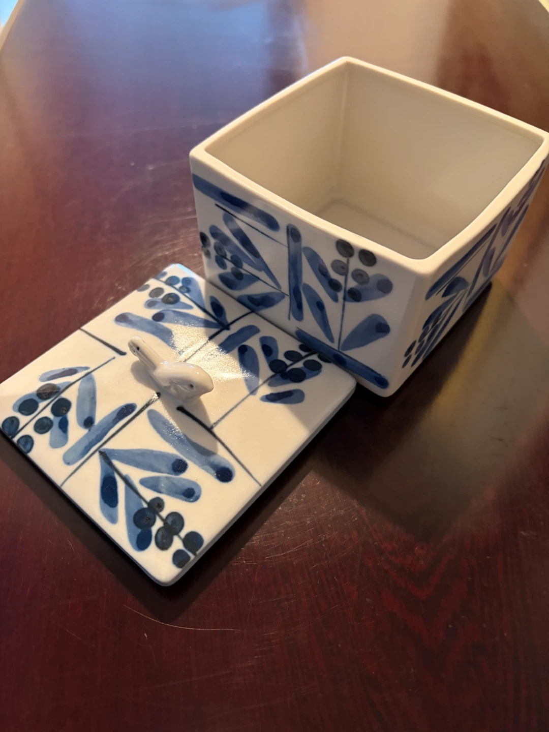 鳥モチーフ 蓋付き陶器小物入れの写真3枚目