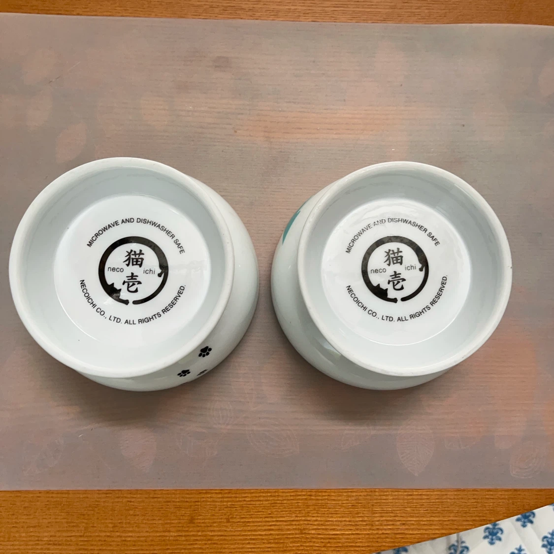 ネコの水飲み　陶器の写真2枚目