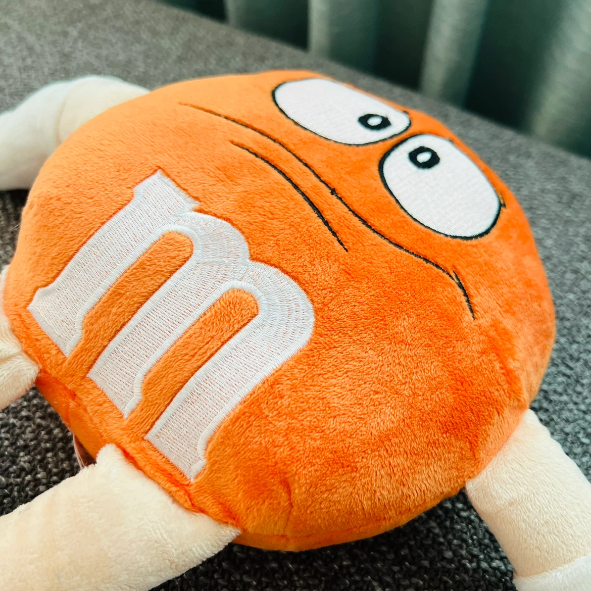 ⭐︎新品⭐︎エムアンドエムズ ぬいぐるみ グリーン、オレンジの写真6枚目