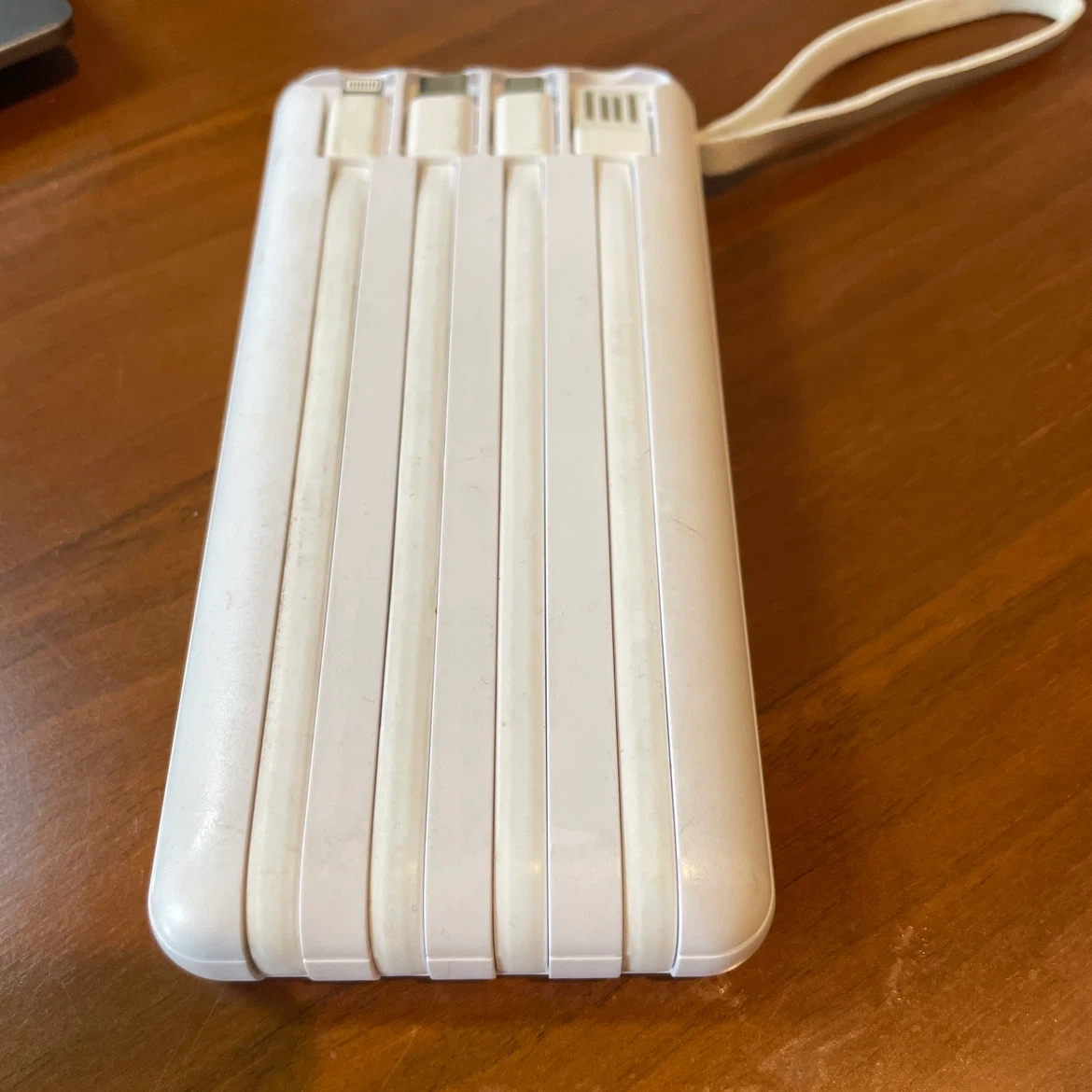 大容量モバイルバッテリー 22000mAh ホワイトの写真2枚目