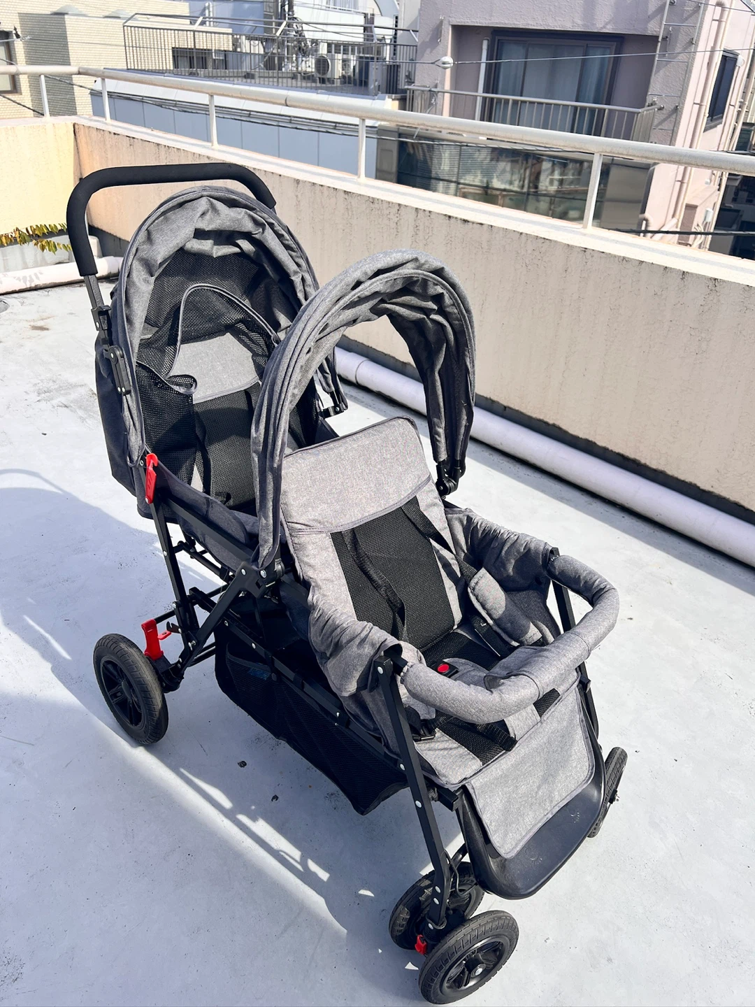 二人乗りベビーカー　グレーの写真3枚目