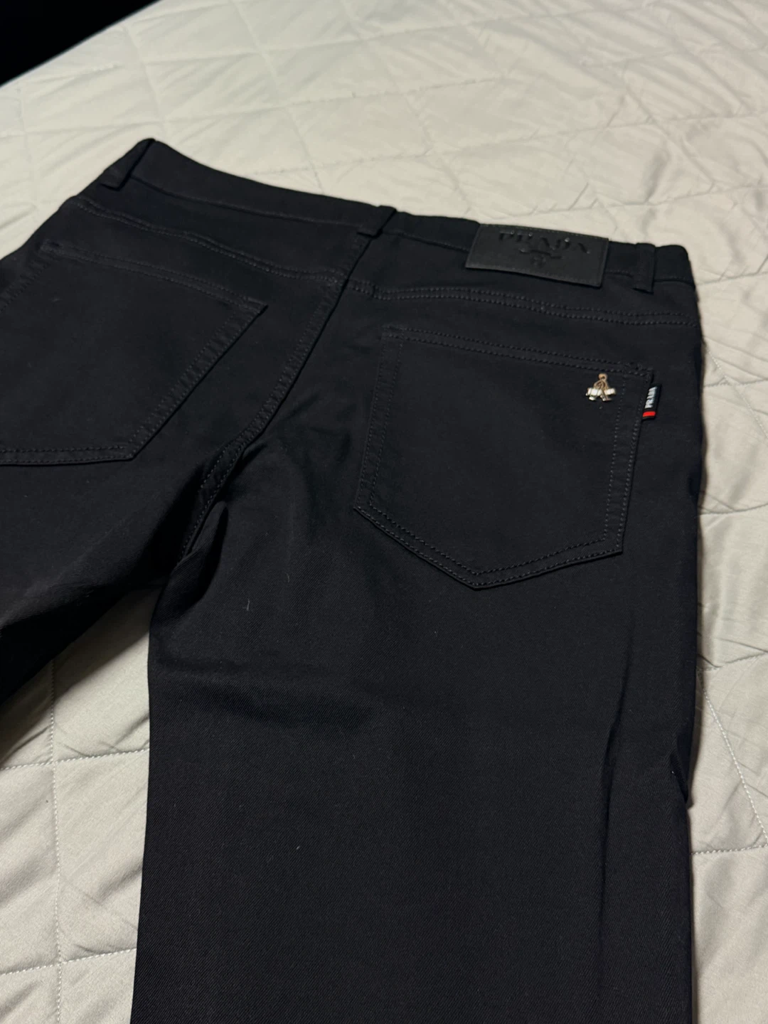 新品・未使用プラダ ブラック デニムパンツの写真4枚目