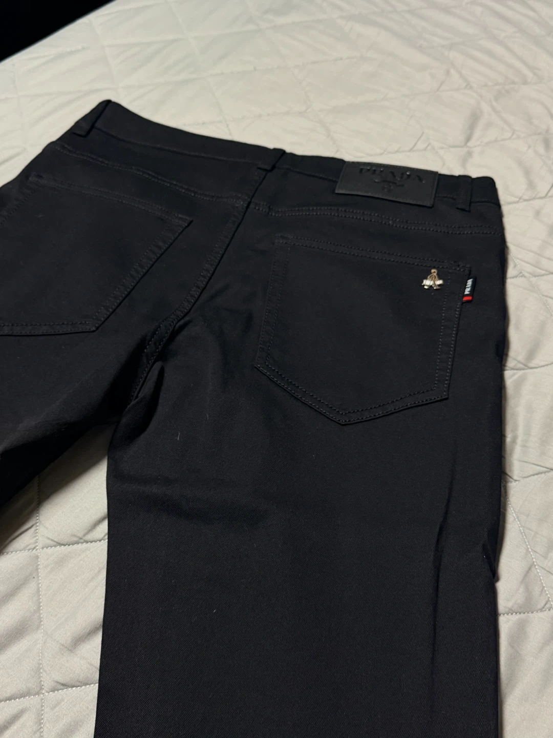 新品・未使用プラダ ブラック デニムパンツの写真4枚目