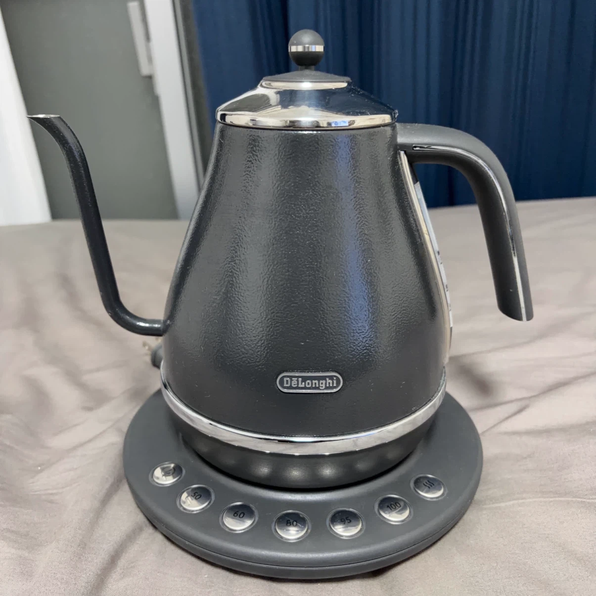 デロンギ 電気ケトル KBOE1230J-GY
