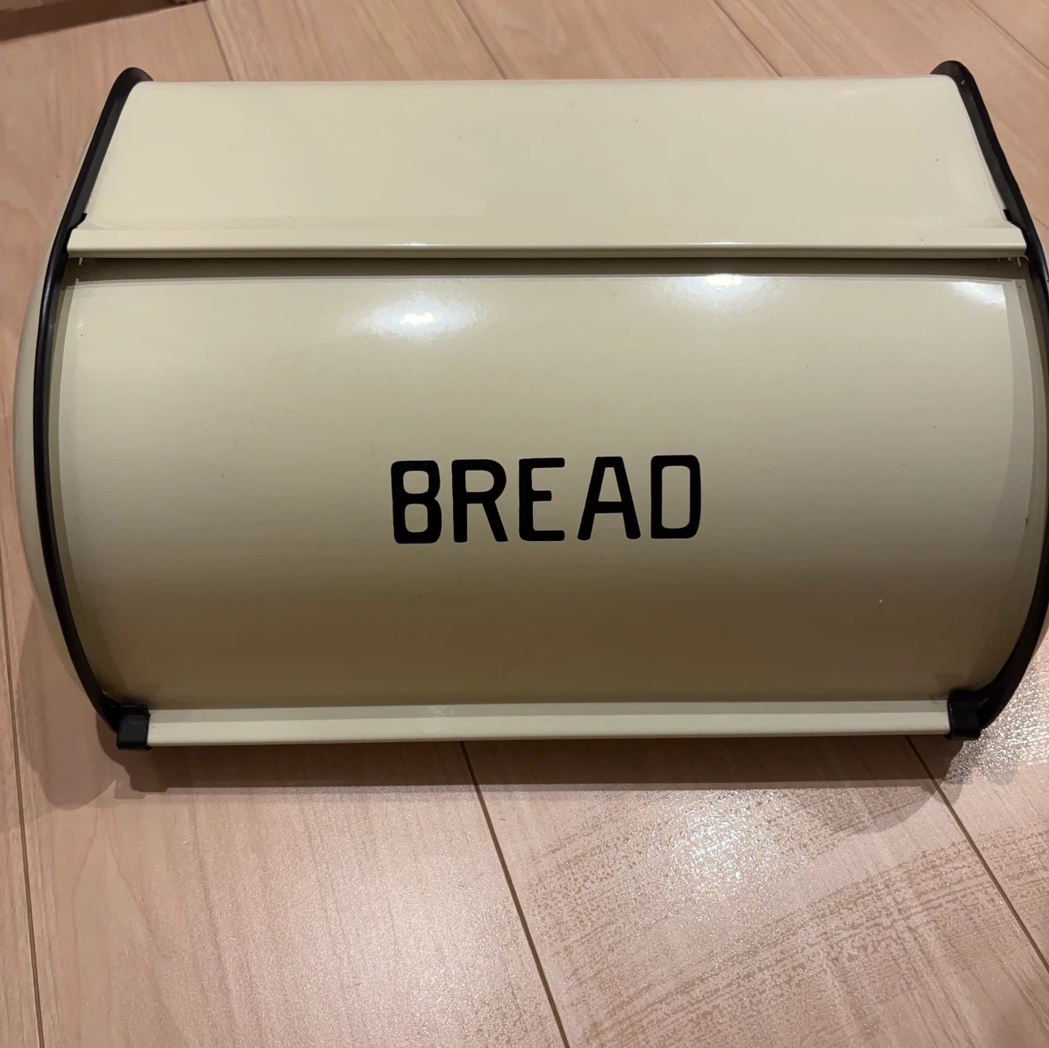 ブレッドケース クリーム色