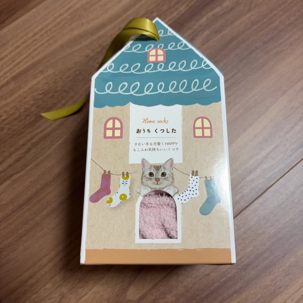 おうちくつした 猫刺繍 もこもこソックス