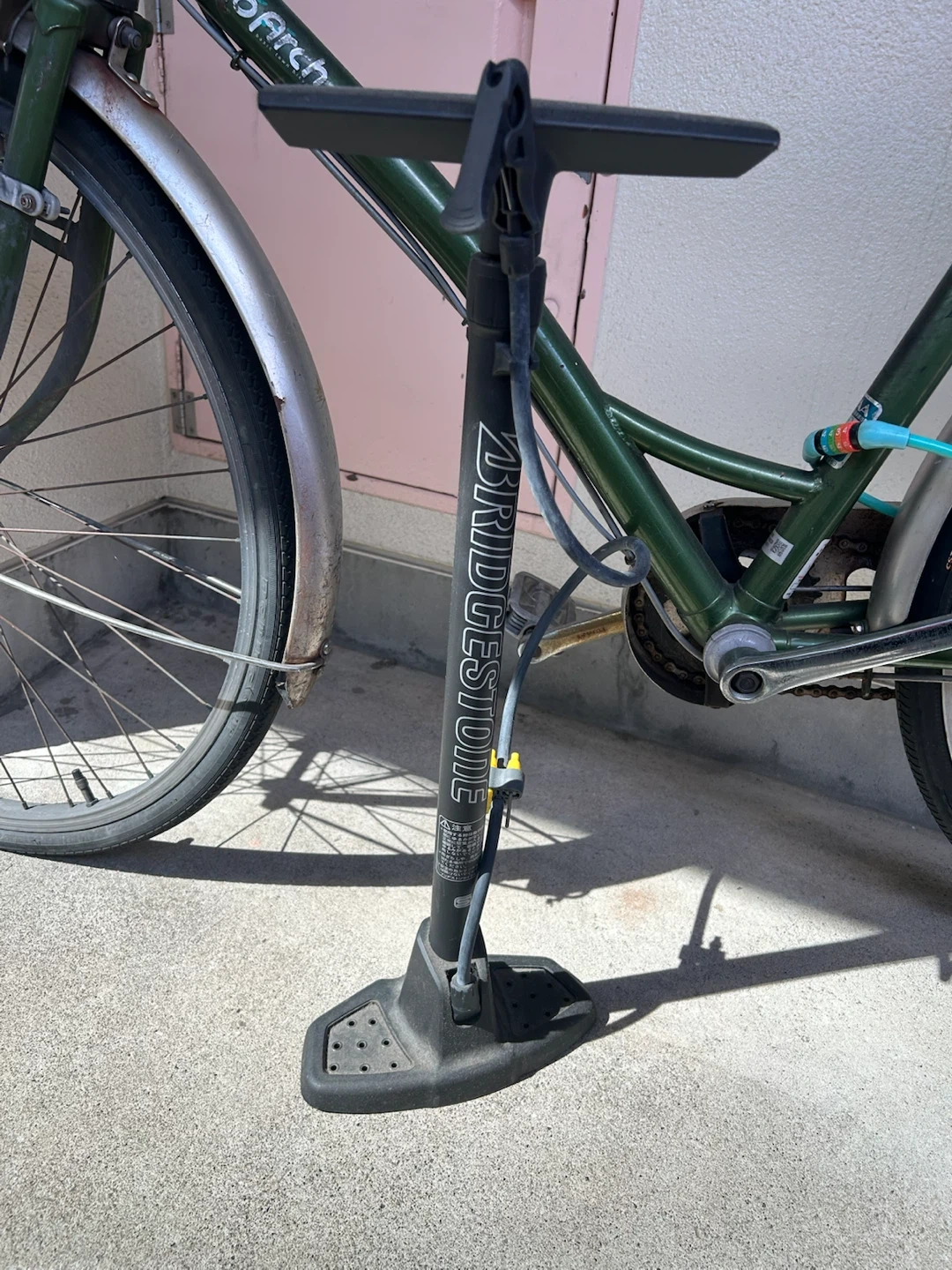 自転車 空気入れ ヘルメットの写真3枚目