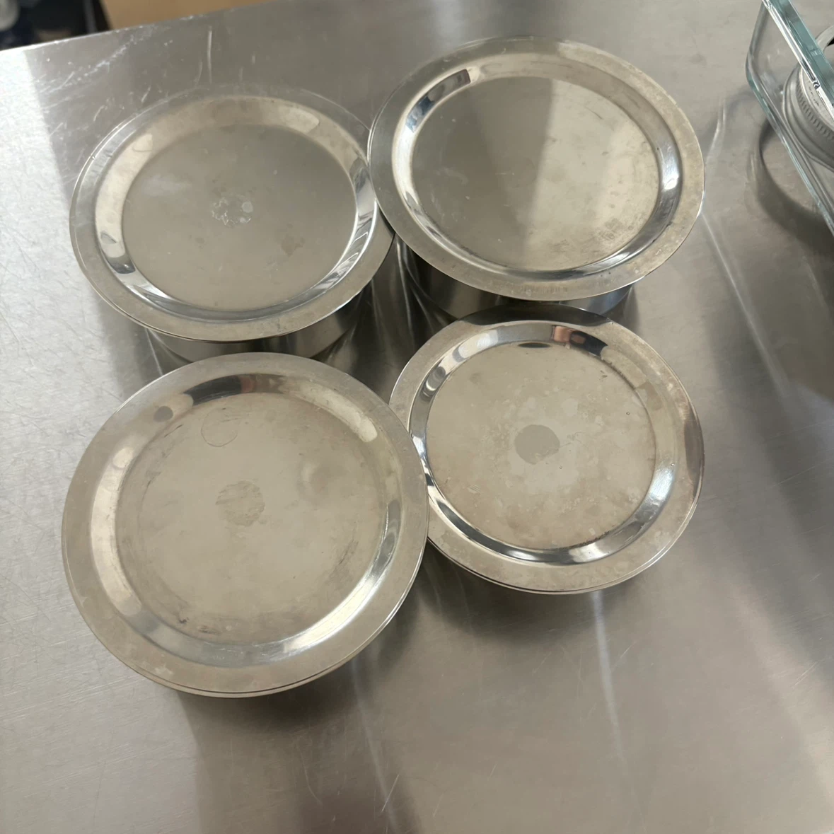 ステンレス製ボウルと蓋のセットの写真2枚目