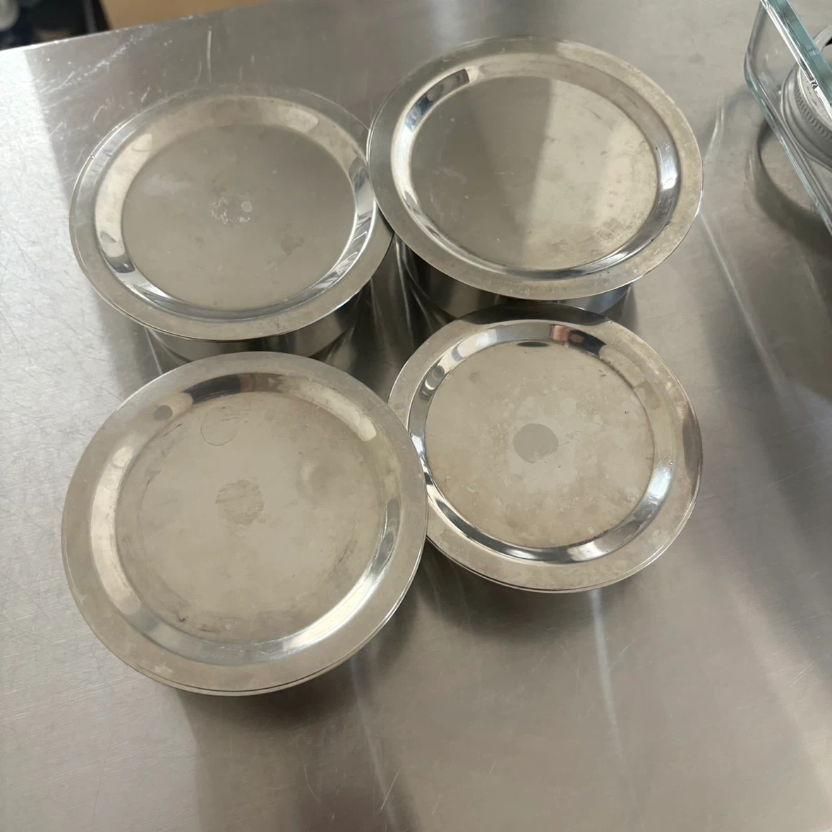 ステンレス製ボウルと蓋のセットの写真2枚目