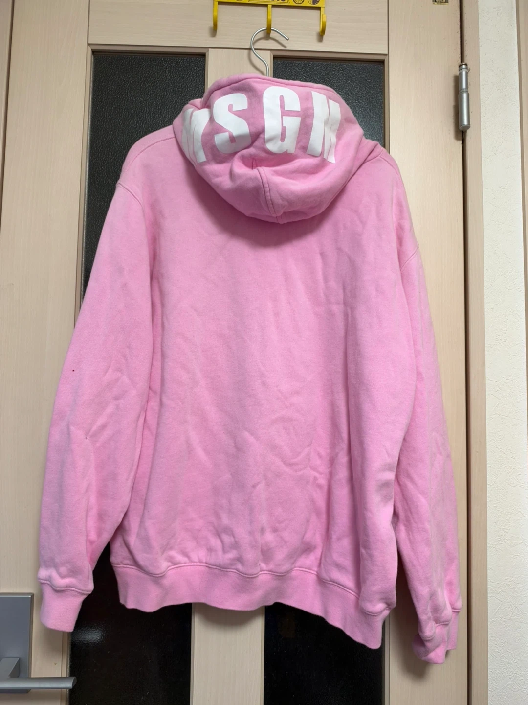 激安!エムエスジーエム パーカー ピンクの写真2枚目