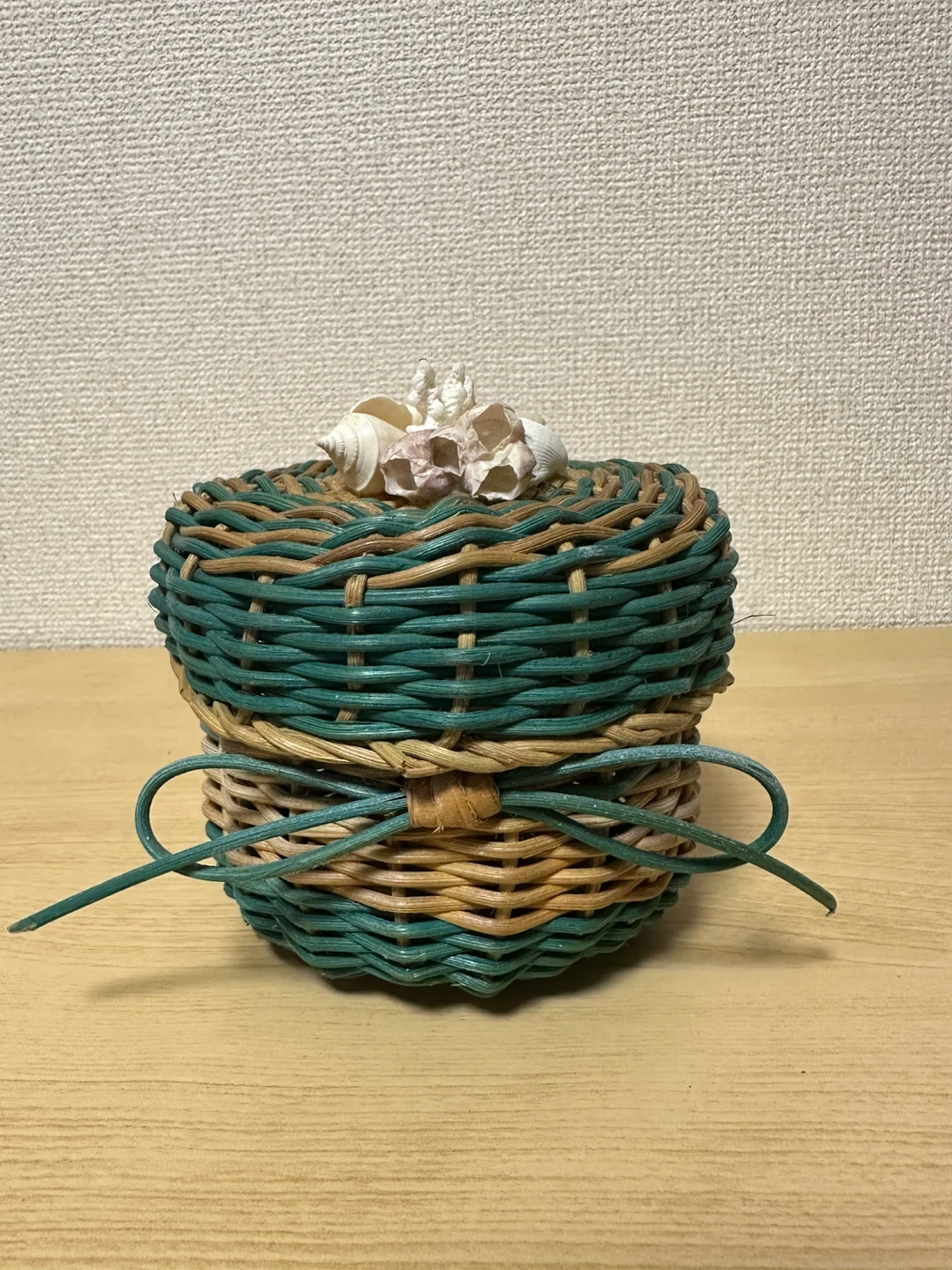 貝殻付き 籐編み手のひらサイズ小物入れ