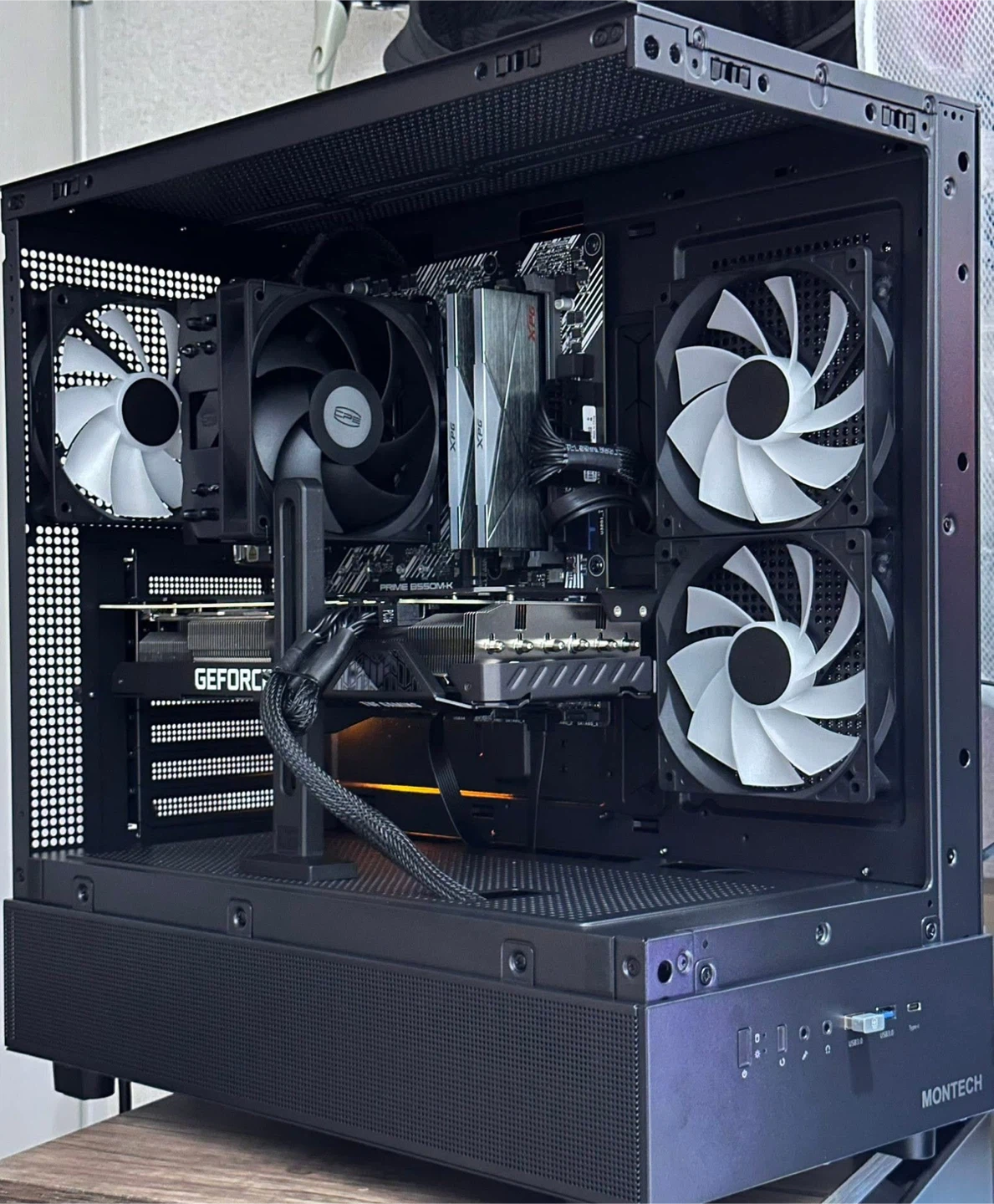自作ゲーミングPC モンテックケース搭載