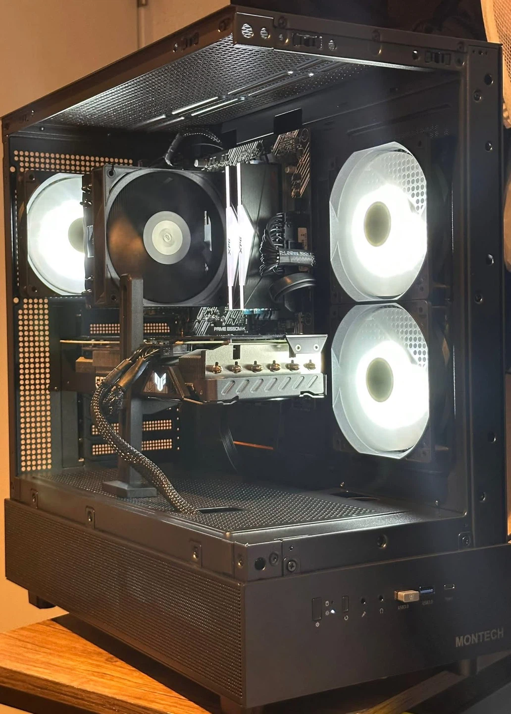 自作ゲーミングPC モンテックケース搭載の写真3枚目