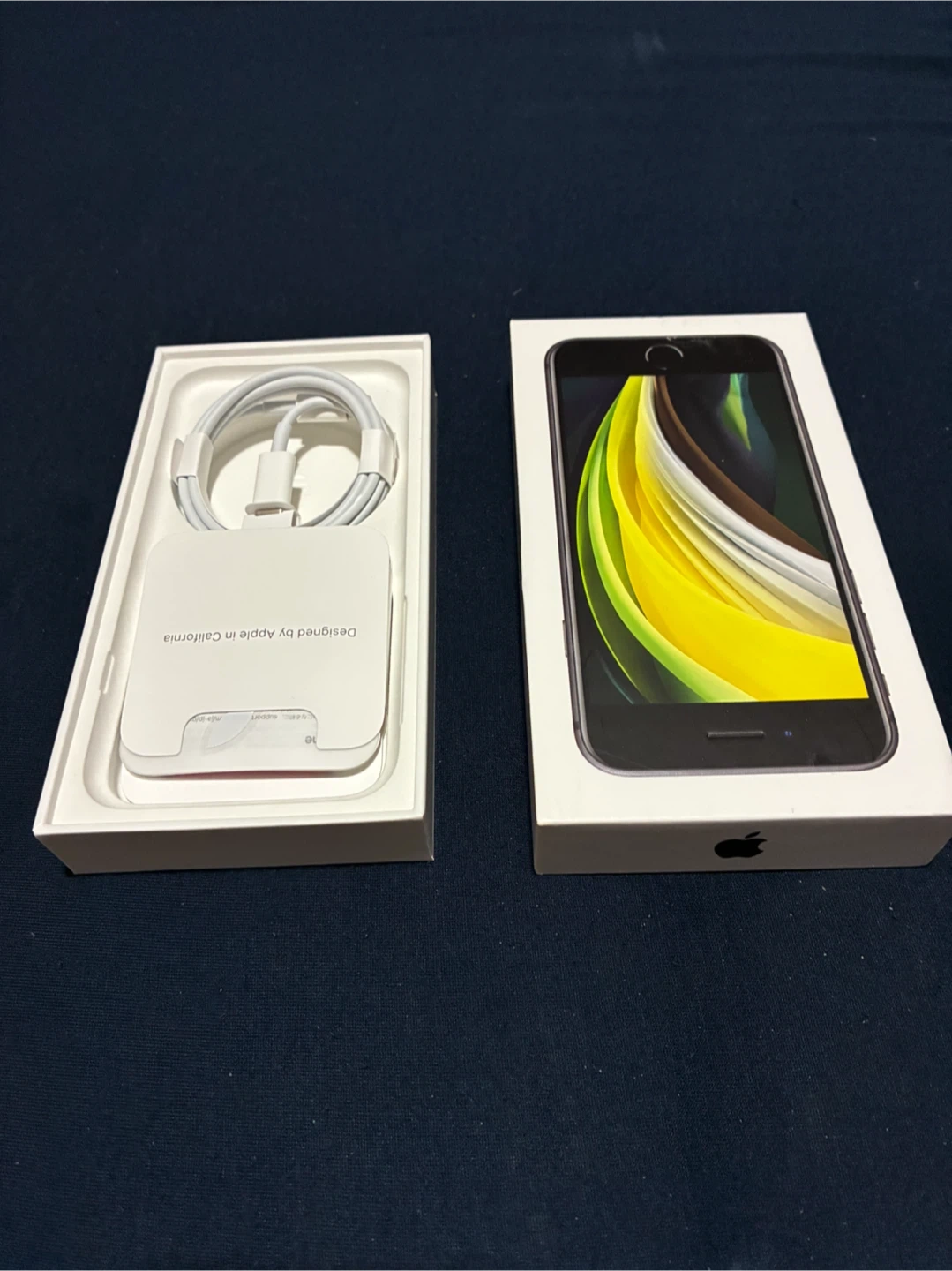 iPhone SE 第2世代 の箱と付属品のみ(携帯本体は含まれておりません)の写真2枚目