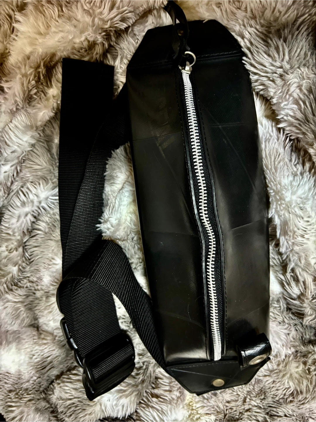 【極希少/初期型】SEAL シール 全面タイヤ素材 トラベルボディバッグ 日本製の写真3枚目