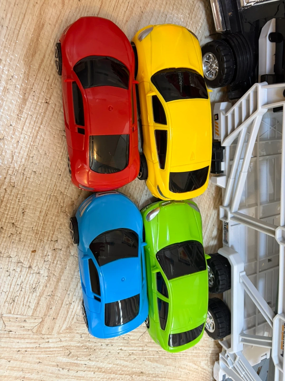 キャリアカー 1台➕トミカミニカー3台の写真6枚目