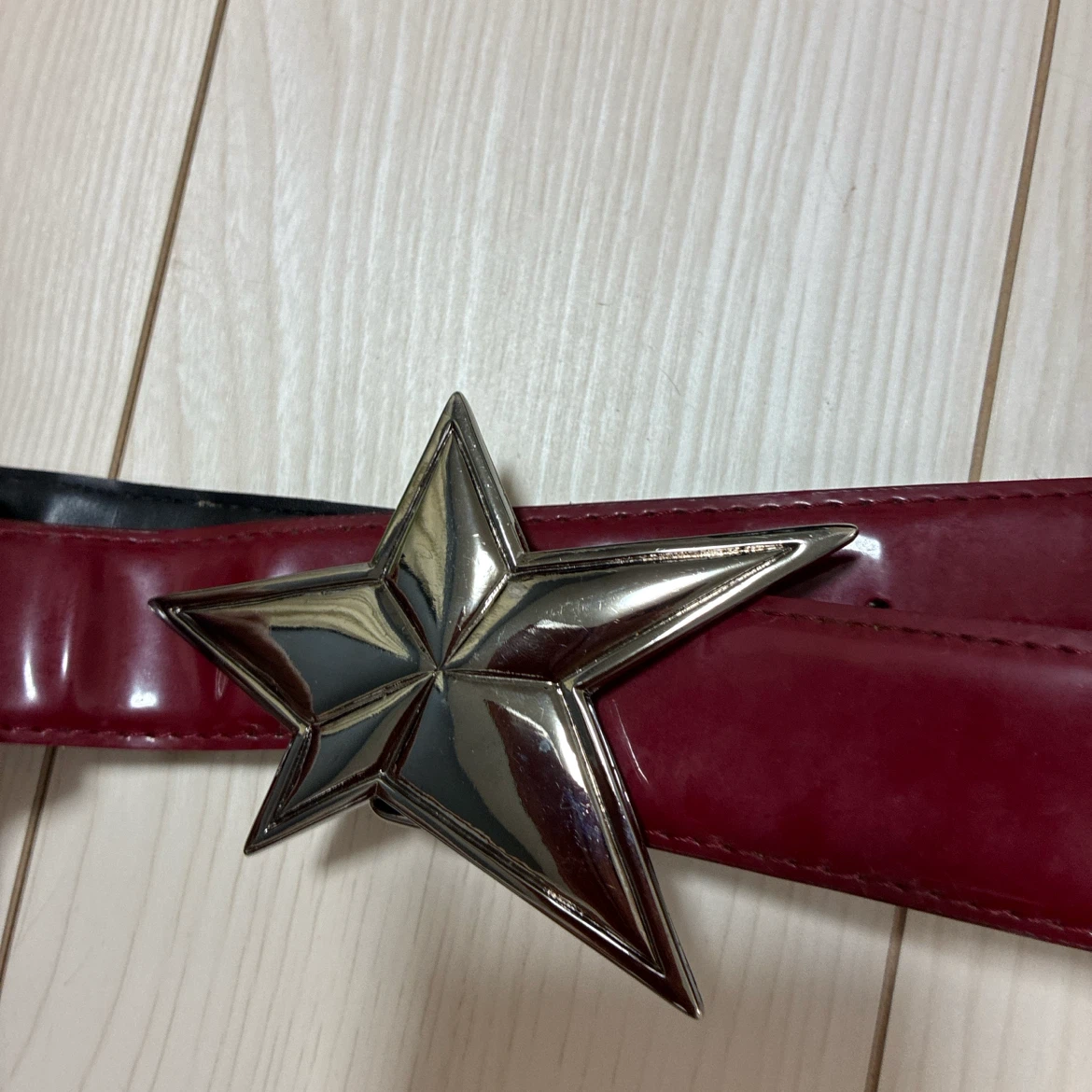 星型バックル エナメルベルト レッドの写真2枚目