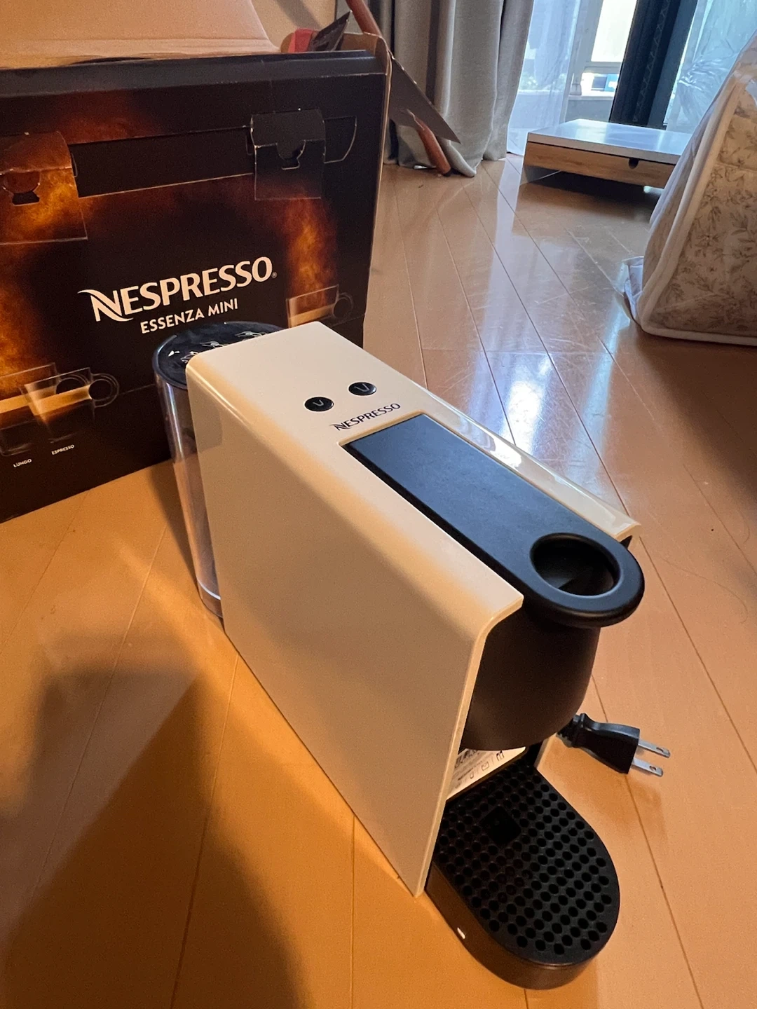 ネスプレッソ エッセンサ ミニ C30 ピュアホワイト コーヒーメーカーの写真2枚目