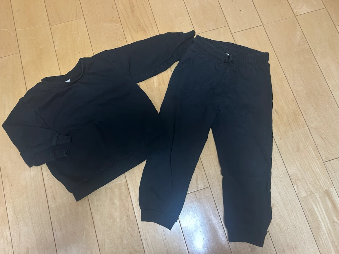 武蔵小杉★H&M 子供服 ブラック セットアップ ベビー服 100cm 保育園 スウェットの写真2枚目