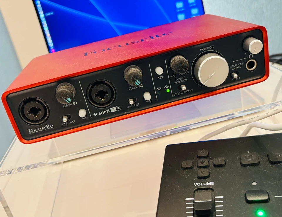 フォーカスライト Scarlett 2i4 | オーディオインターフェースの写真2枚目