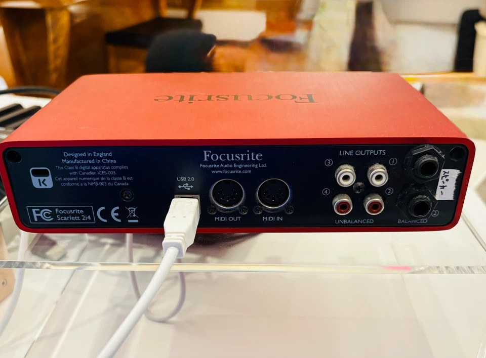 フォーカスライト Scarlett 2i4 | オーディオインターフェースの写真3枚目