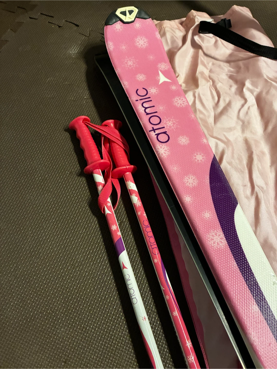 アトミック ジュニア スキー板 140cm ストック・ケース付の写真2枚目