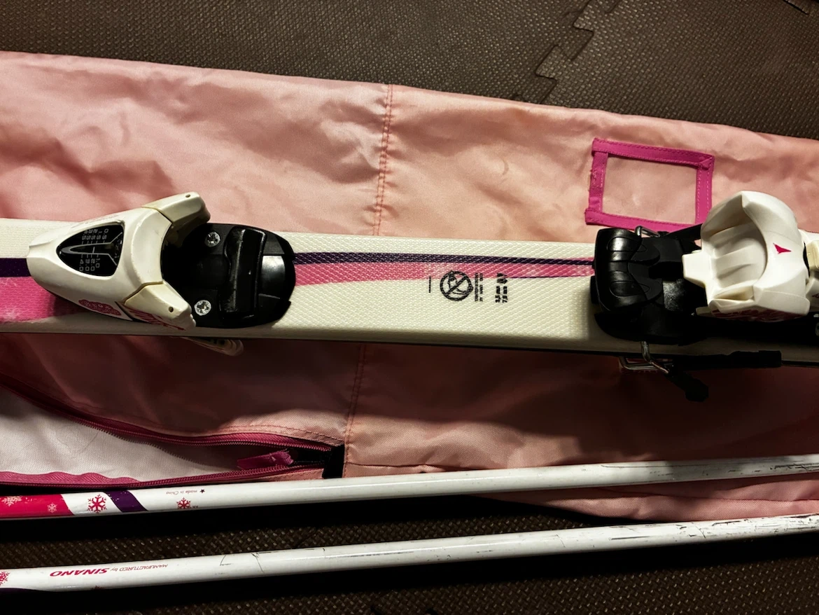 アトミック ジュニア スキー板 140cm ストック・ケース付の写真4枚目