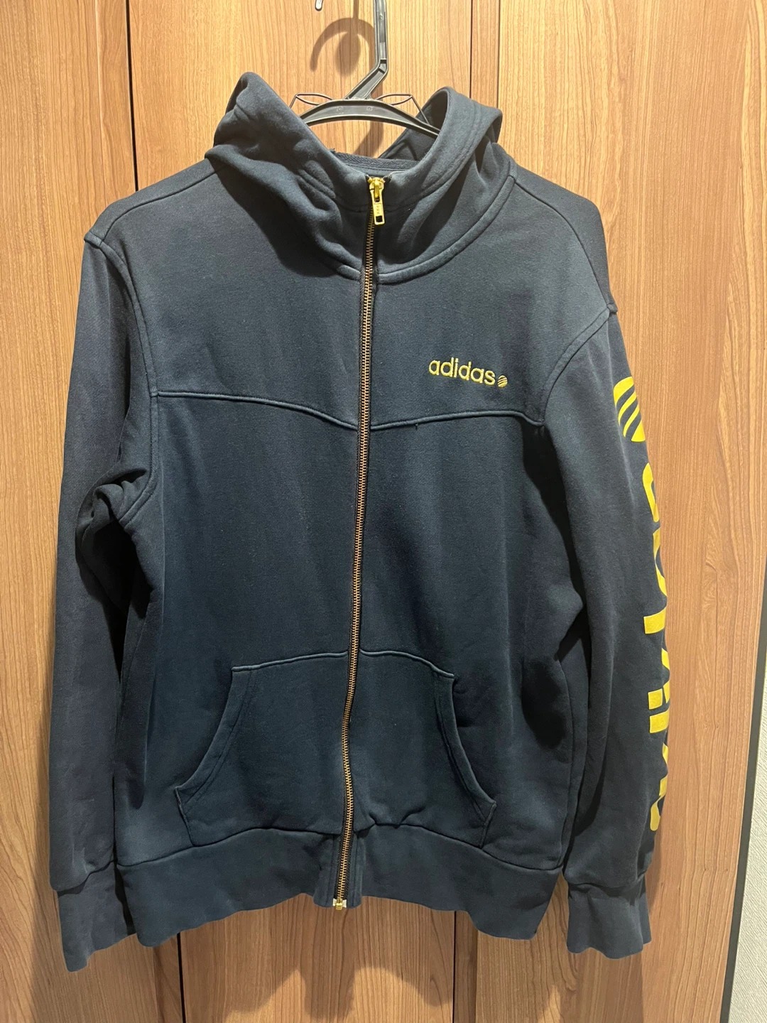 adidas neo アディダス  ネオ　フルジップスウェットパーカー ブラック×ゴールド