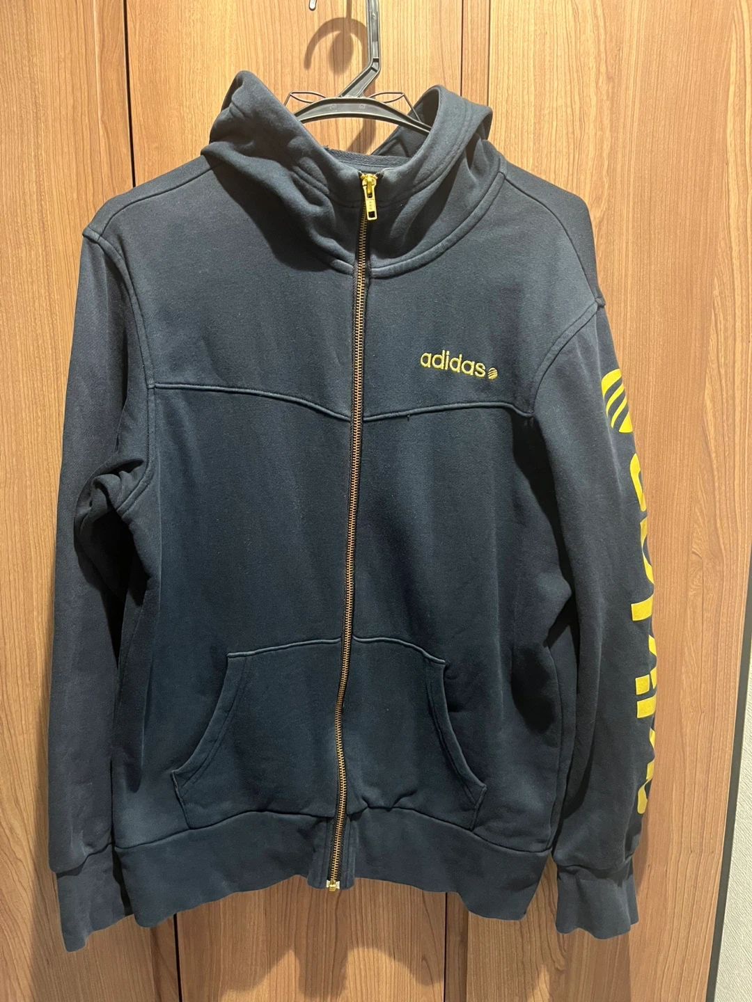adidas neo アディダス ネオ フルジップスウェットパーカー ブラック×ゴールド