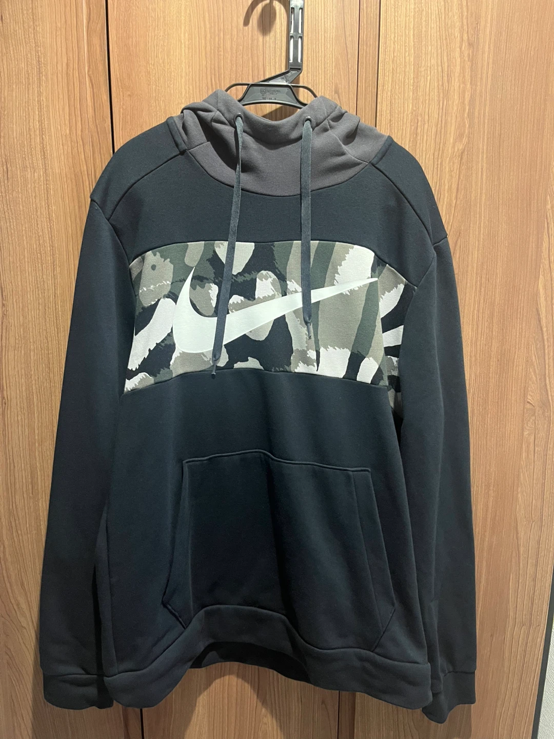NIKE ナイキ プルオーバーパーカー 迷彩柄 カモフラ ブラック