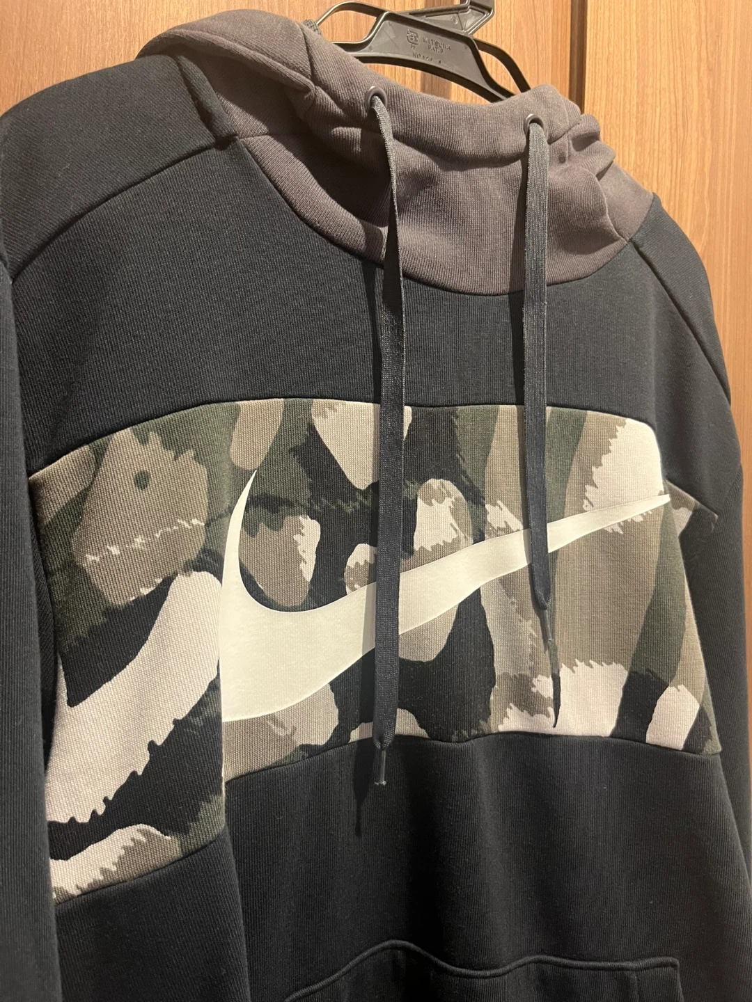 NIKE ナイキ プルオーバーパーカー 迷彩柄 カモフラ ブラックの写真3枚目