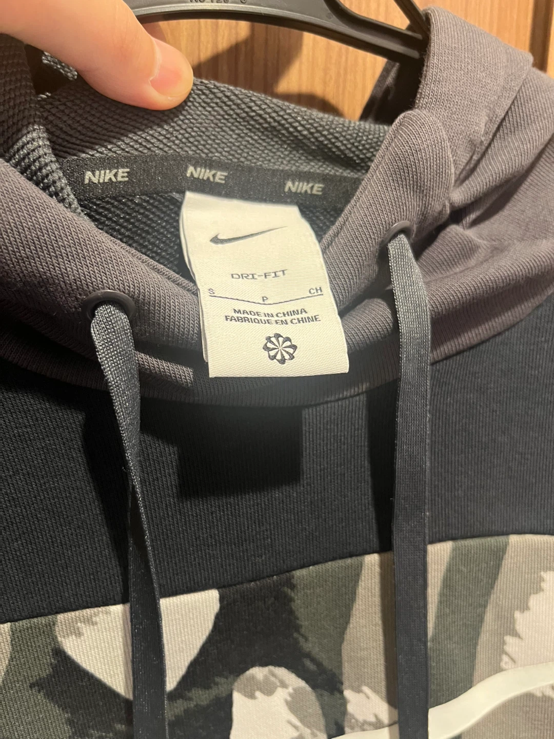 NIKE ナイキ プルオーバーパーカー 迷彩柄 カモフラ ブラックの写真6枚目