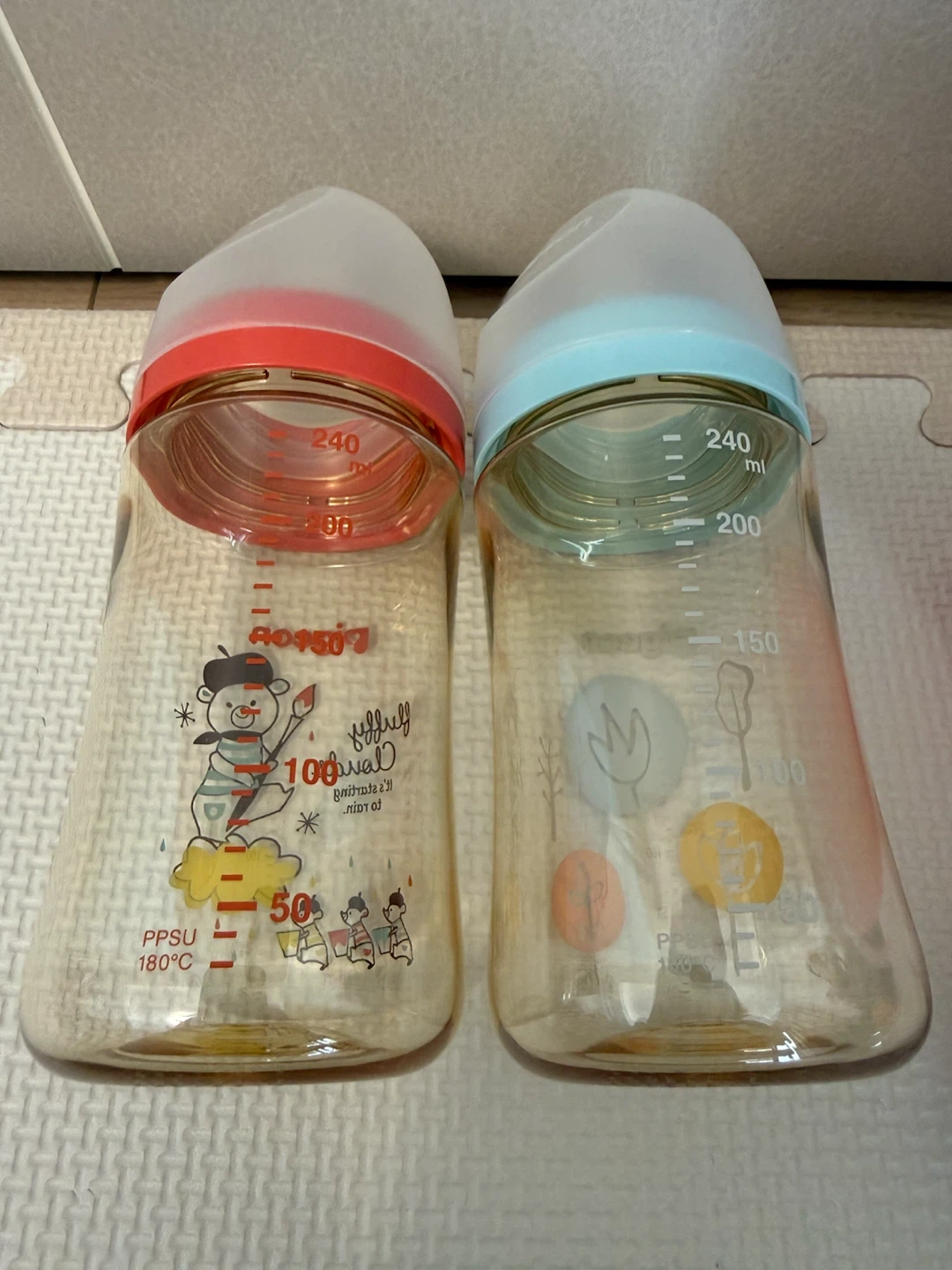 ピジョン哺乳瓶2本,おしゃぶりケース,マンチキン コップ セットの写真5枚目