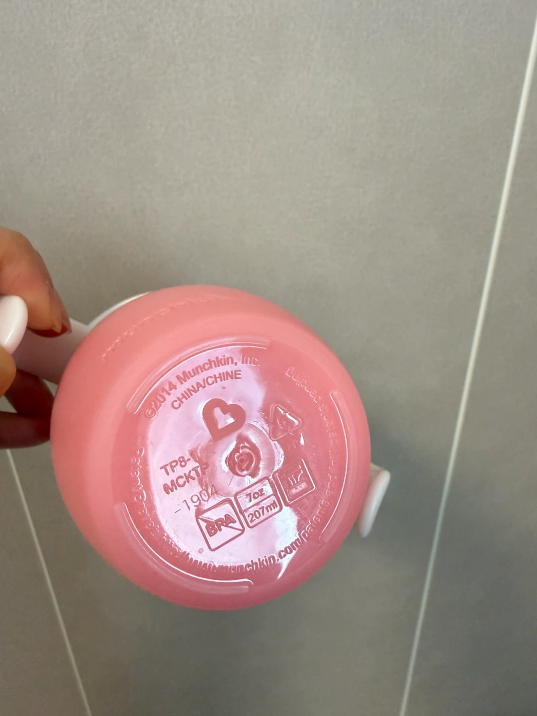 ピジョン哺乳瓶2本，おしゃぶりケース，マンチキン コップ セットの写真9枚目