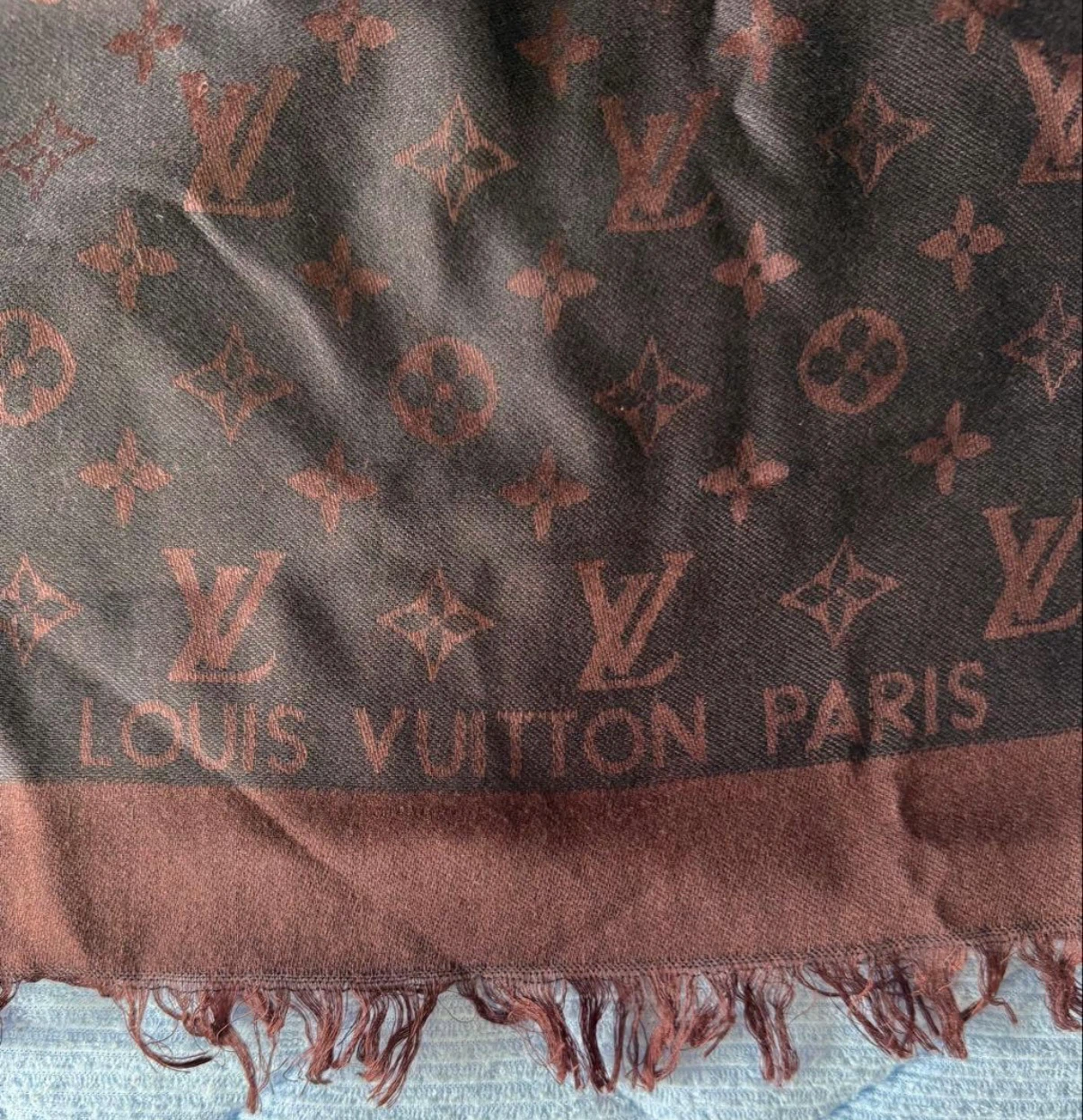ルイヴィトン 大判ストール モノグラム ブラウンの写真2枚目