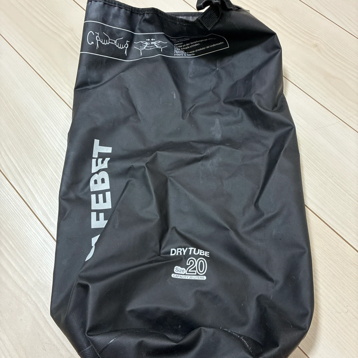 ドライチューブ 20L 防水バッグ 黒