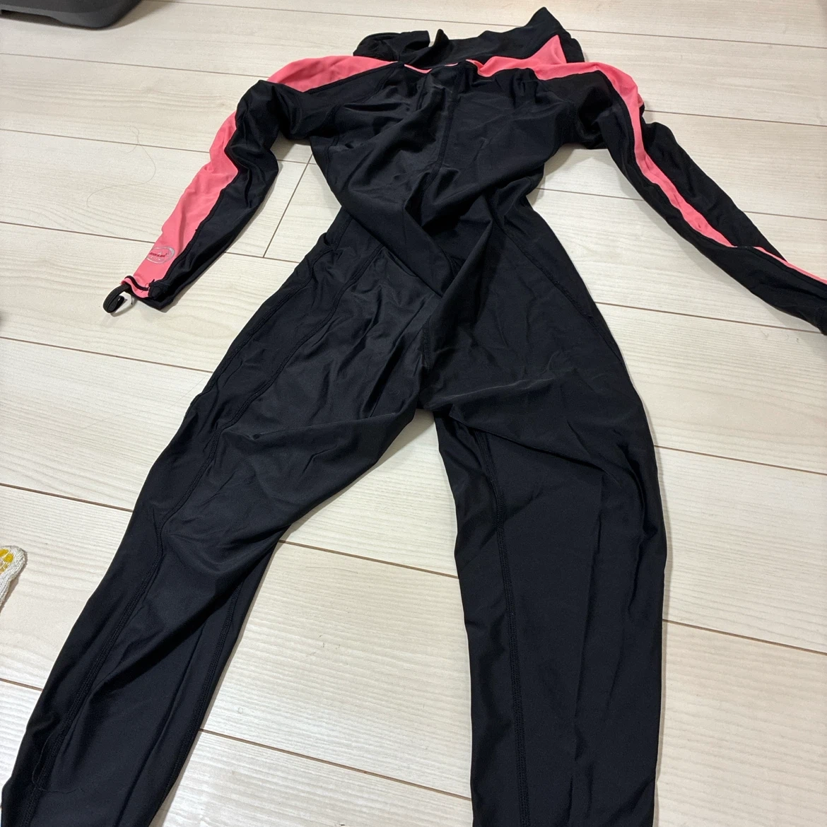 ラッシュガード 長袖 ブラック ピンク Mサイズ