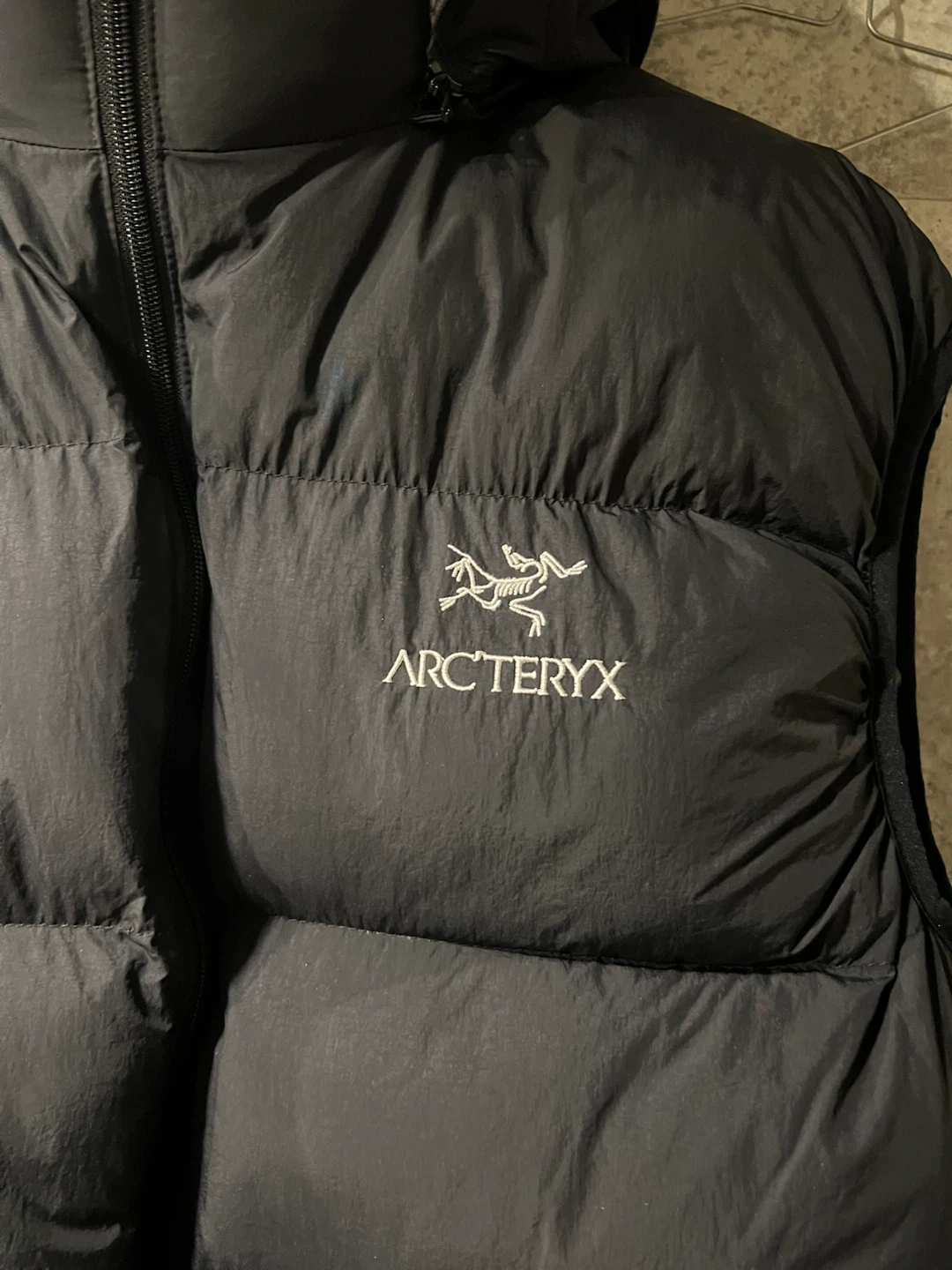 ARC'TERYX アークテリクス ダウンベスト フード付き XL ブラックの写真3枚目