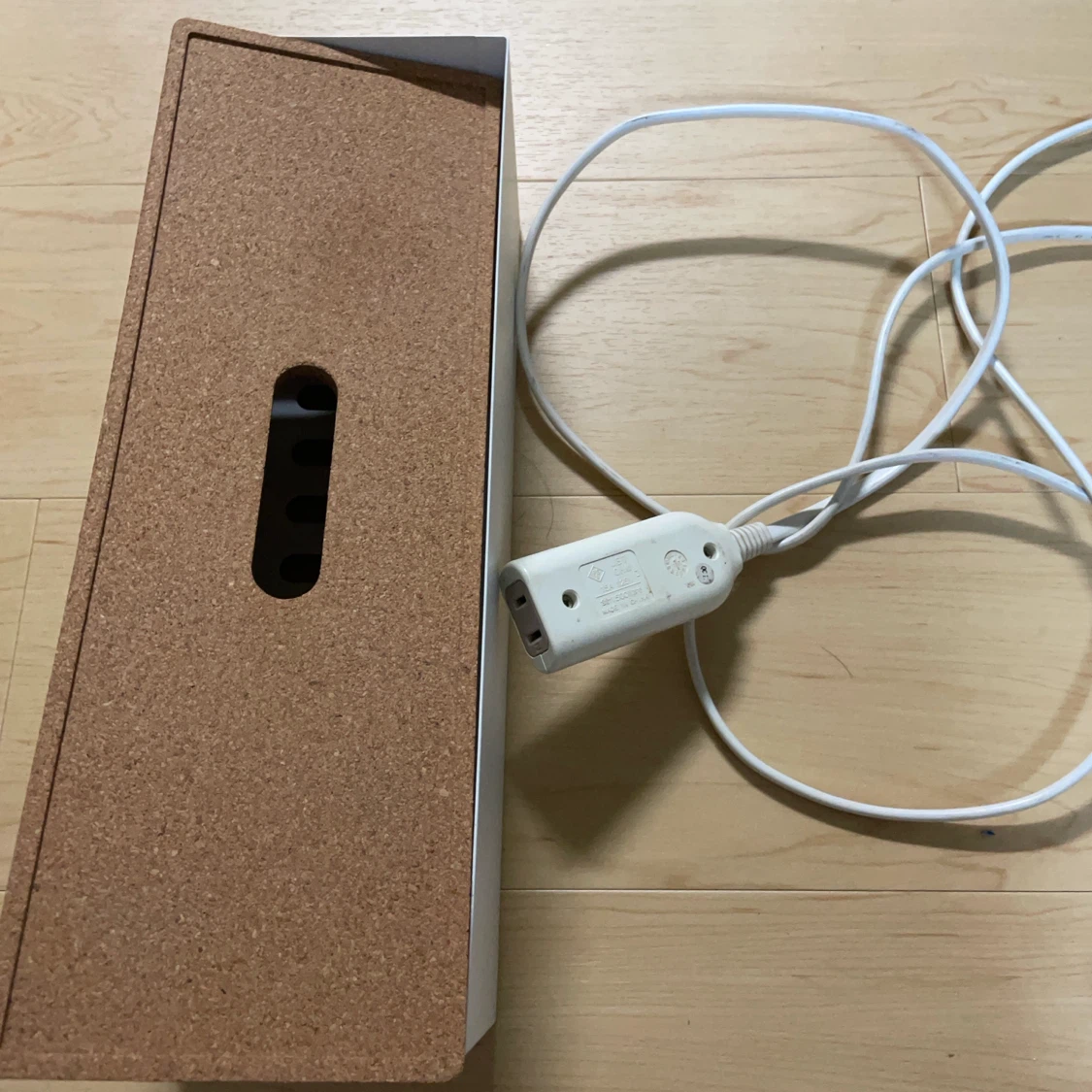 ケーブル収納ボックス タップ付き