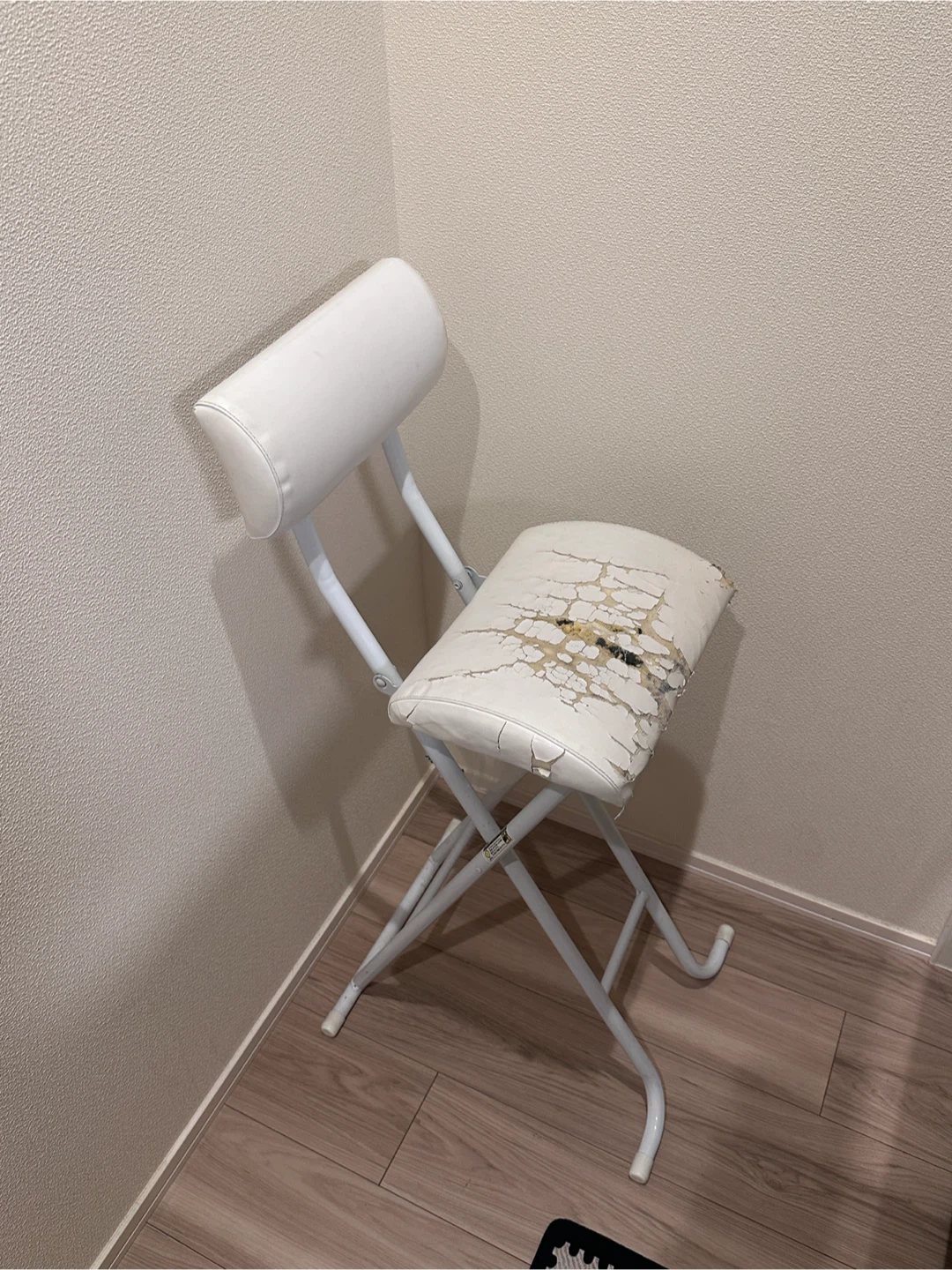 ニトリ 折りたたみチェア ホワイトの写真2枚目