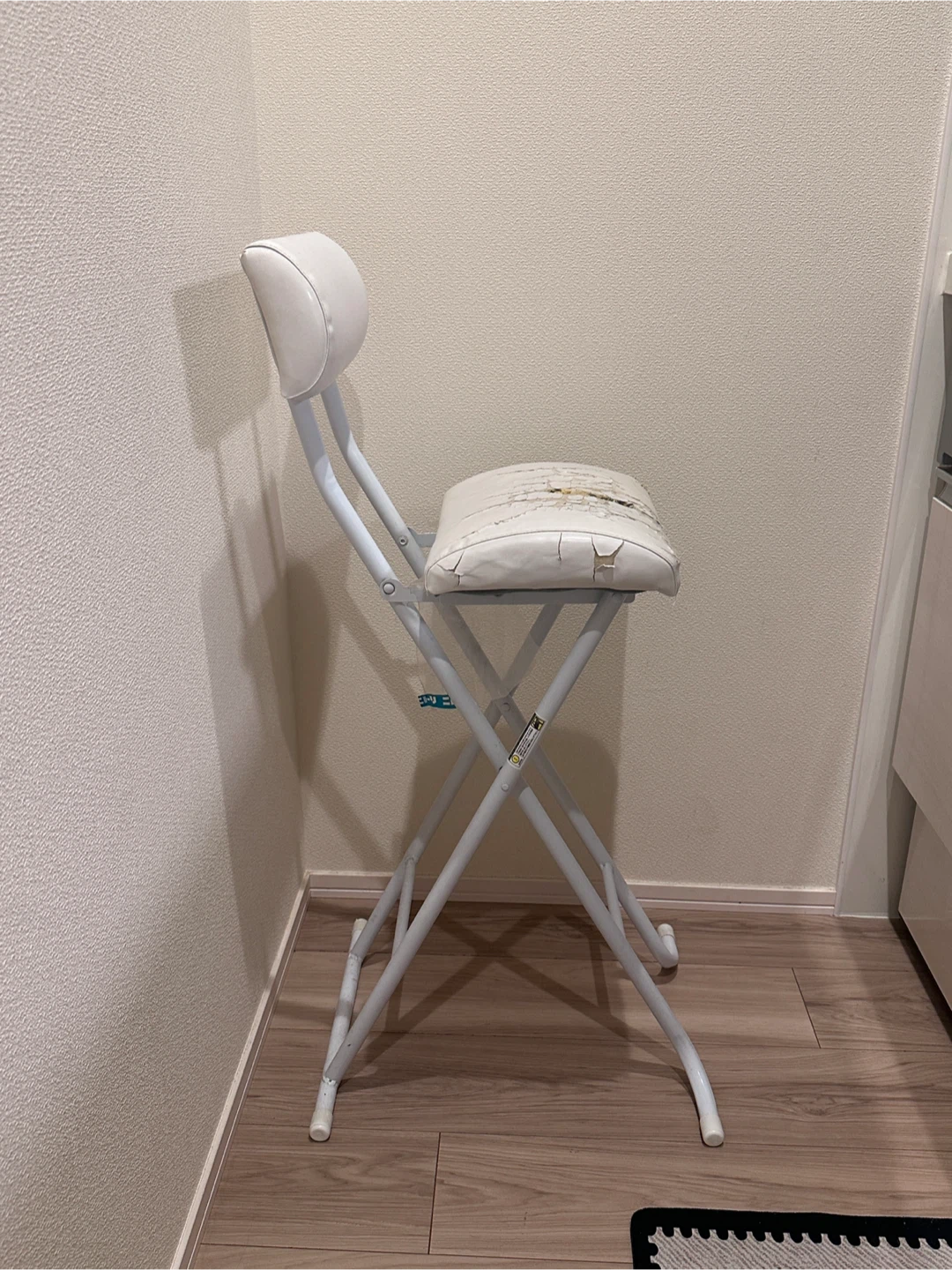 ニトリ 折りたたみチェア ホワイトの写真4枚目