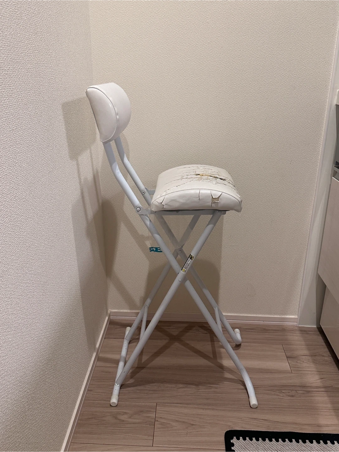 ニトリ 折りたたみチェア ホワイトの写真4枚目
