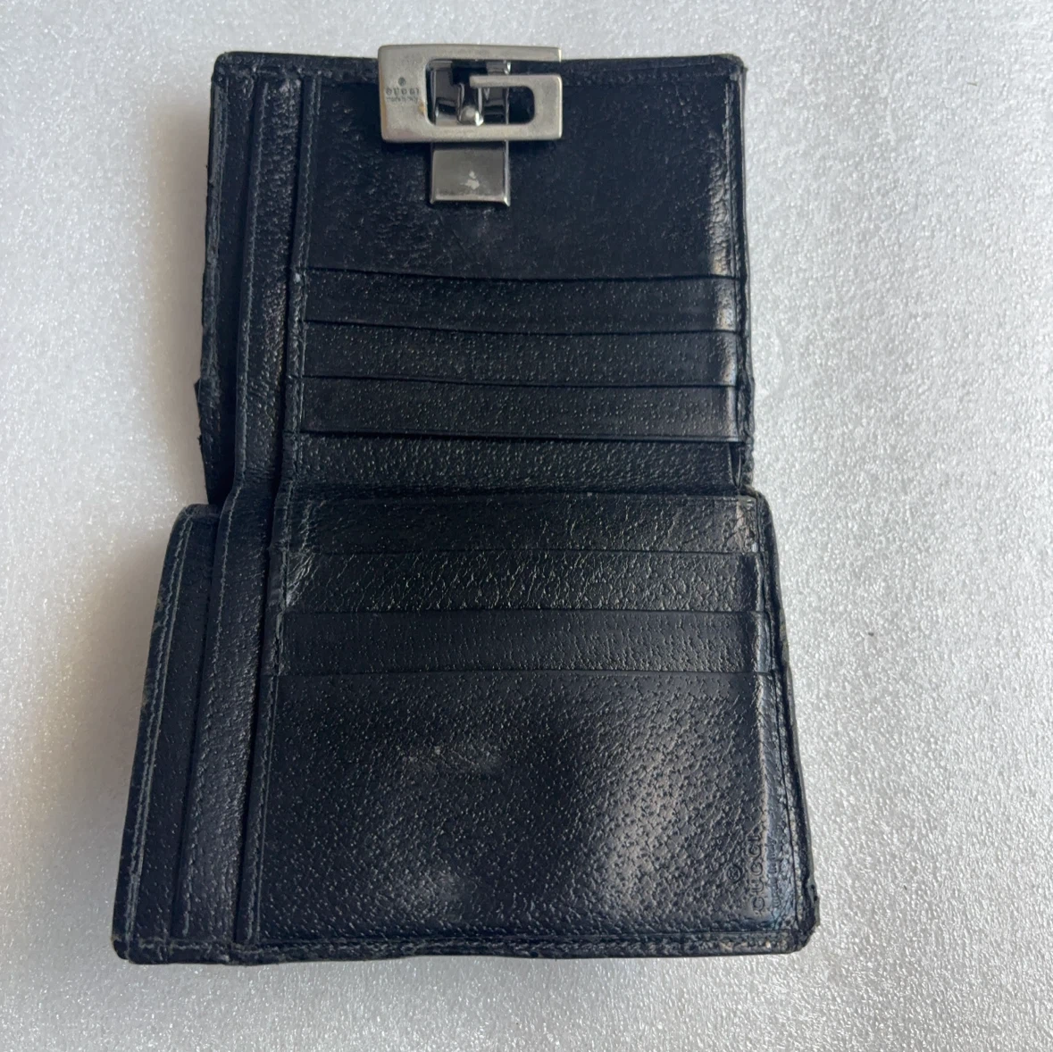 グッチ 二つ折り財布 ブラック レザーの写真4枚目