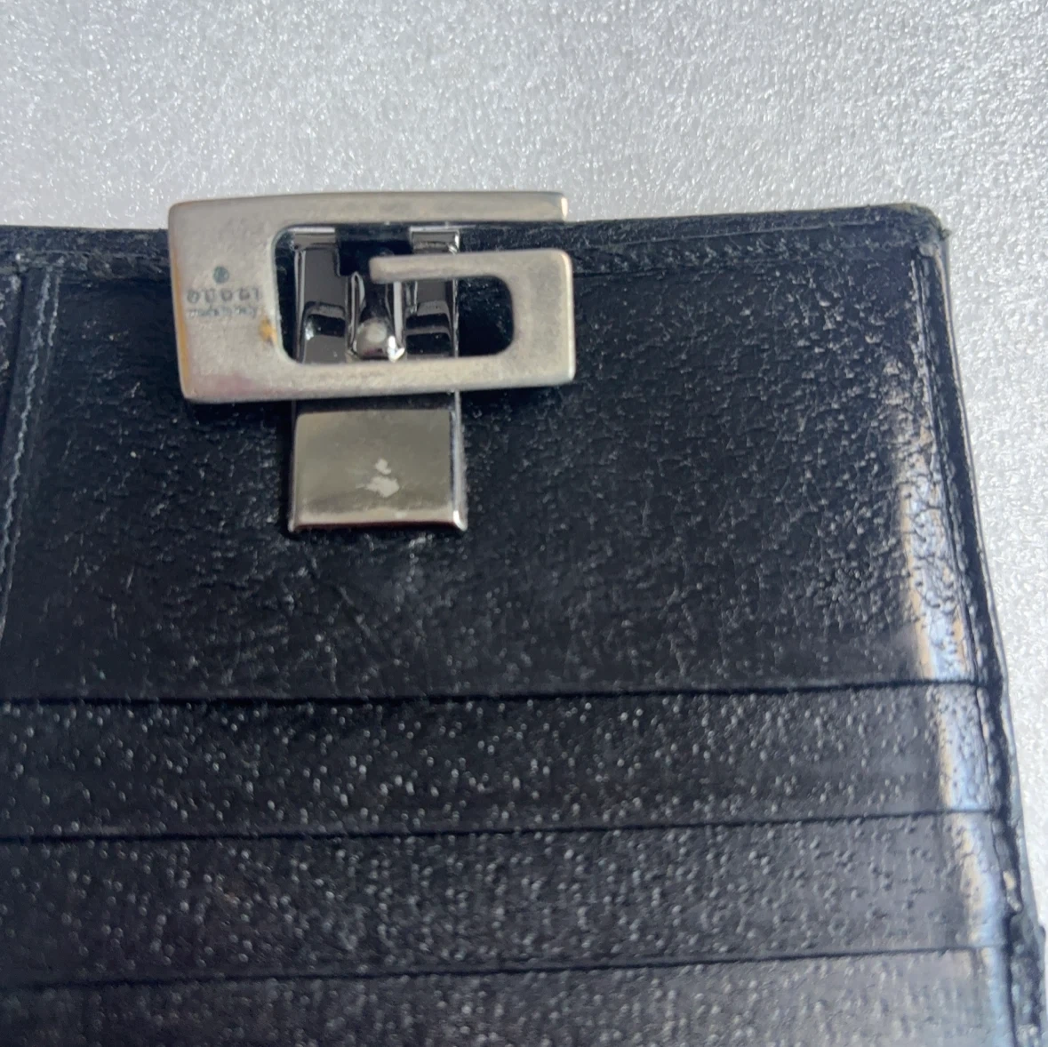 グッチ 二つ折り財布 ブラック レザーの写真5枚目