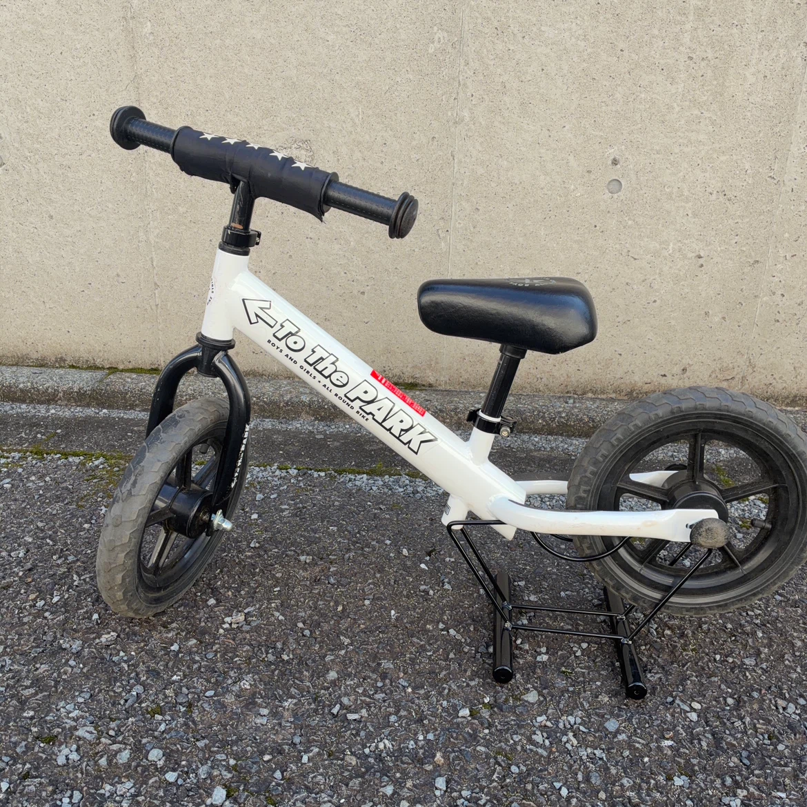 子ども用キックバイク　白
