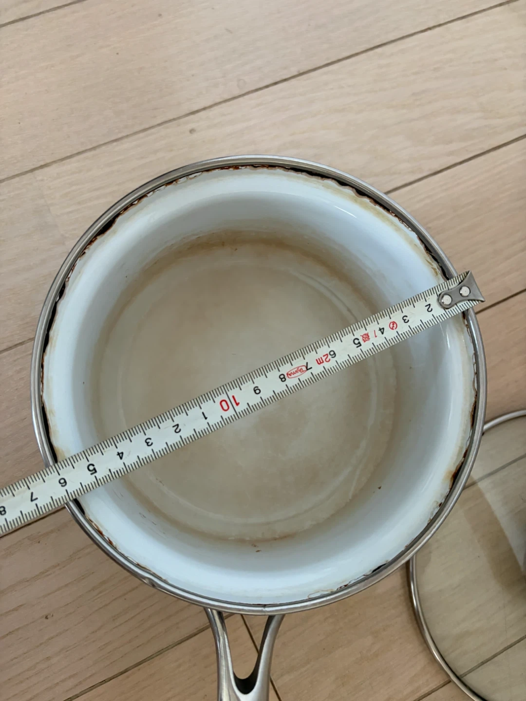 ファルコン ホーロー片手鍋 18cm ホワイトの写真4枚目