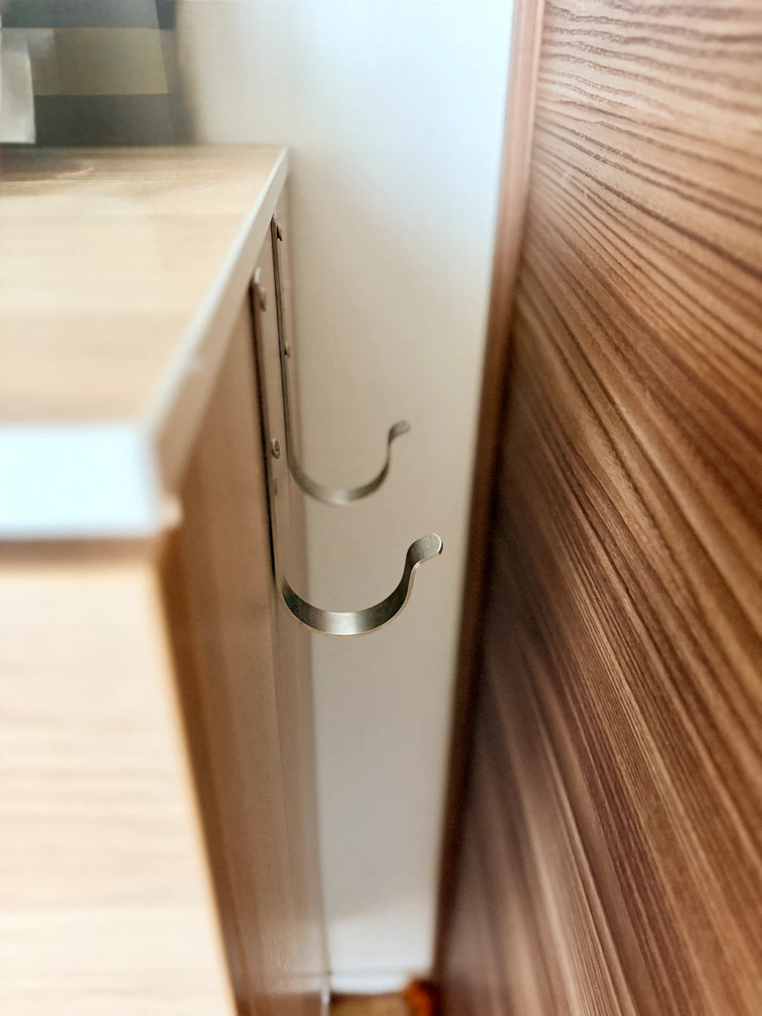 【10/25引取限定】IKEA 4段チェスト（TRYSIL）を格安でお譲りします！便利なフック付きの写真3枚目